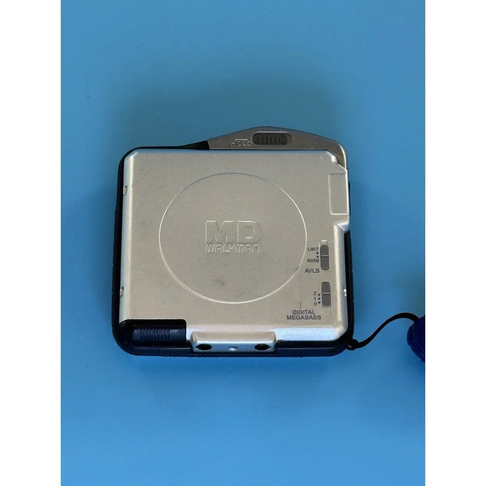Sony Walkman MZ-E44 Portable MiniDisc Player Silver w/Remote. PLEASE READ